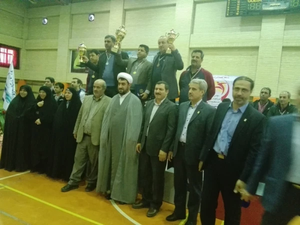 کسب رتبه اول والیبال  جام کارکنان  و هیئت علمی از بین کل پردیسهای کشور  3
