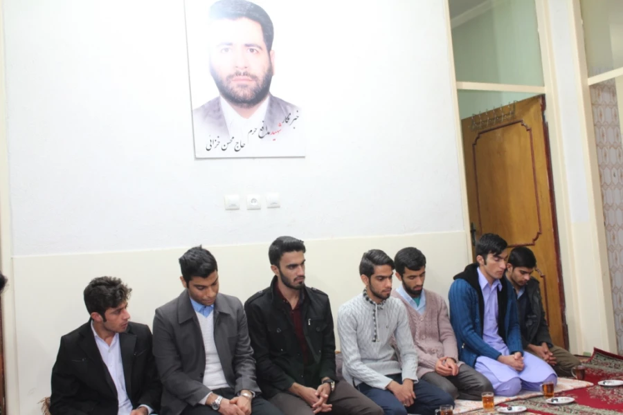 دیدار با خانواده شهید خزایی اولین خبرنگار شهید مدافع حرم 4