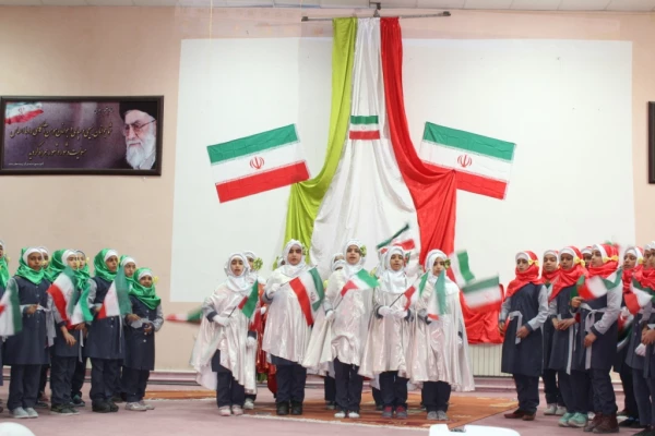 ویژه برنامه دهه فجر  و تقدیر از بازنشستگان