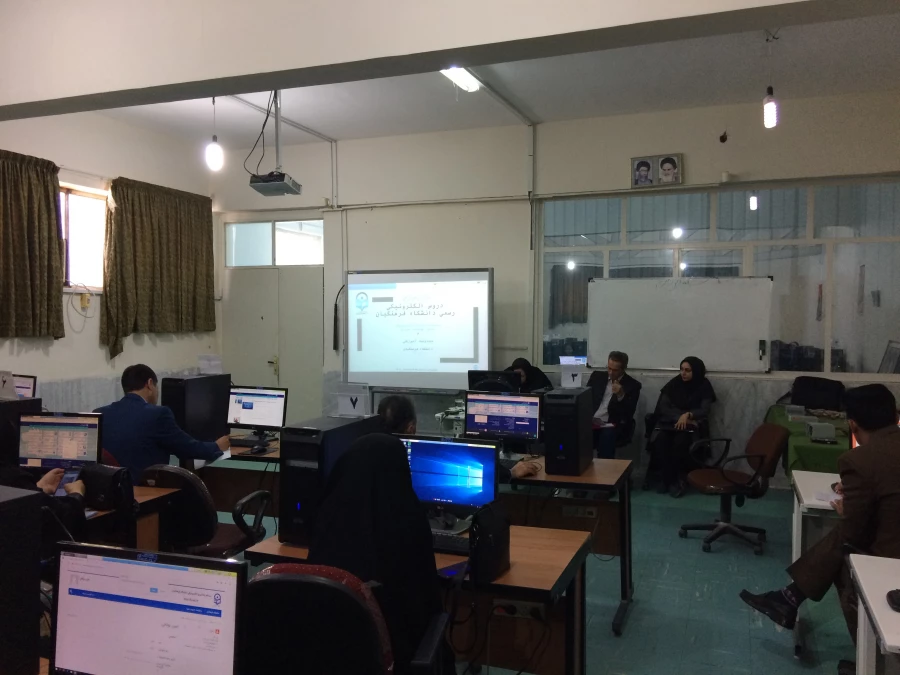 کارگاه توجیهی دروس الکترونیکی ویژه اساتید و دانشجو معلمان 